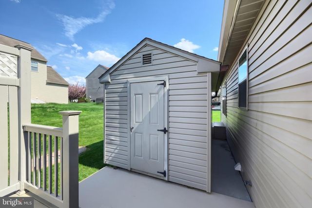 440 STERLING DR, Red Lion, PA 17356