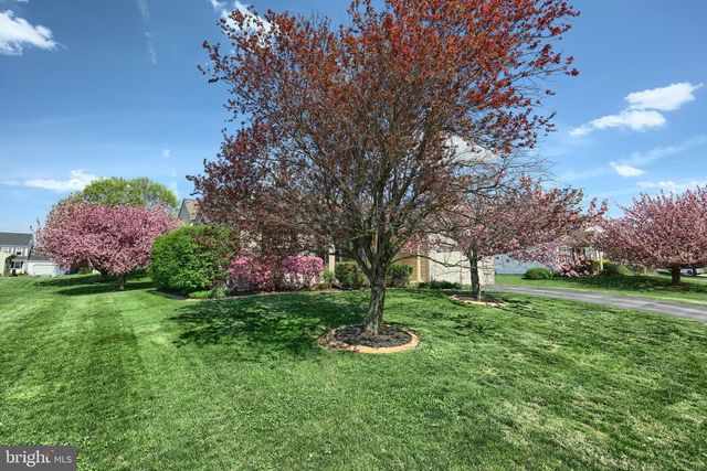 440 STERLING DR, Red Lion, PA 17356