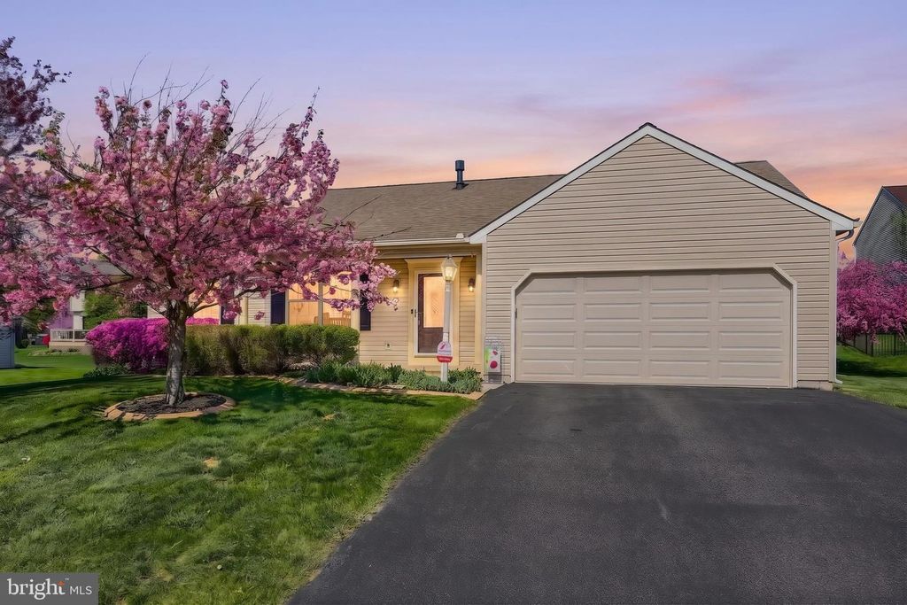 440 STERLING DR, Red Lion, PA 17356