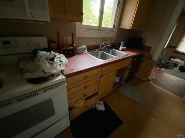 751 Chicago Avenue, Lansing, MI 48915