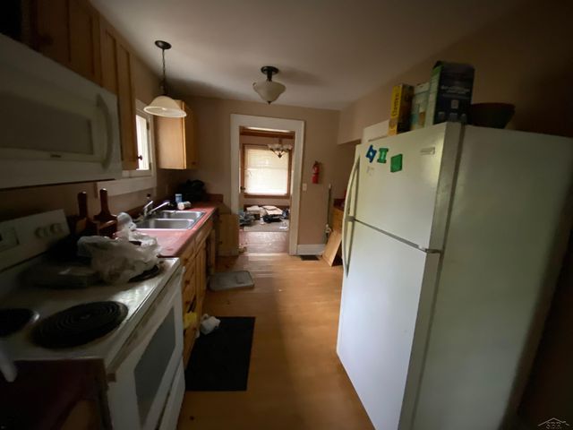 751 Chicago Avenue, Lansing, MI 48915