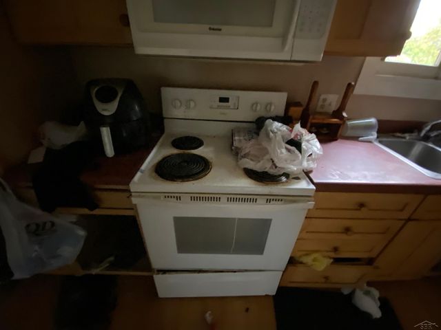 751 Chicago Avenue, Lansing, MI 48915