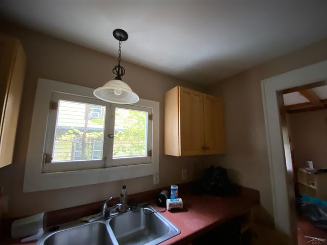 751 Chicago Avenue, Lansing, MI 48915