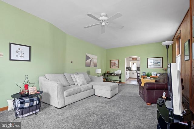 412 RHOADS AVE, Boyertown, PA 19512