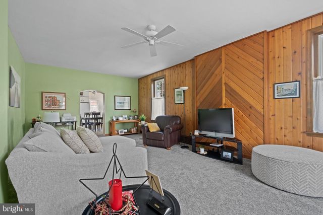 412 RHOADS AVE, Boyertown, PA 19512