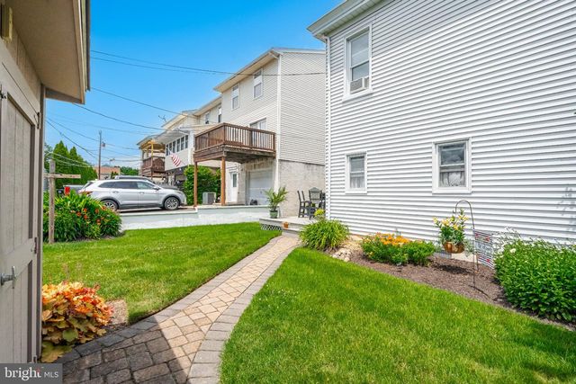 412 RHOADS AVE, Boyertown, PA 19512