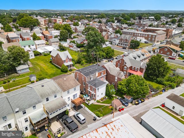 412 RHOADS AVE, Boyertown, PA 19512