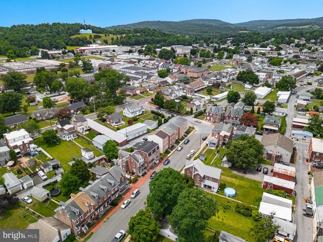 412 RHOADS AVE, Boyertown, PA 19512
