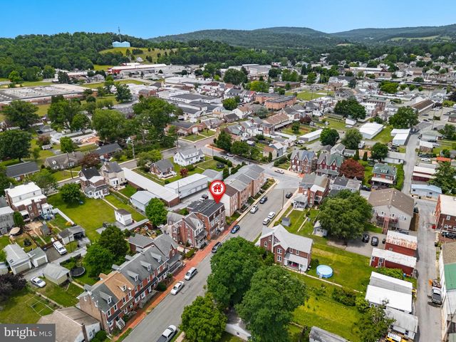 412 RHOADS AVE, Boyertown, PA 19512