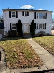 22 Laurel Lane 1, Lincoln, RI 02865