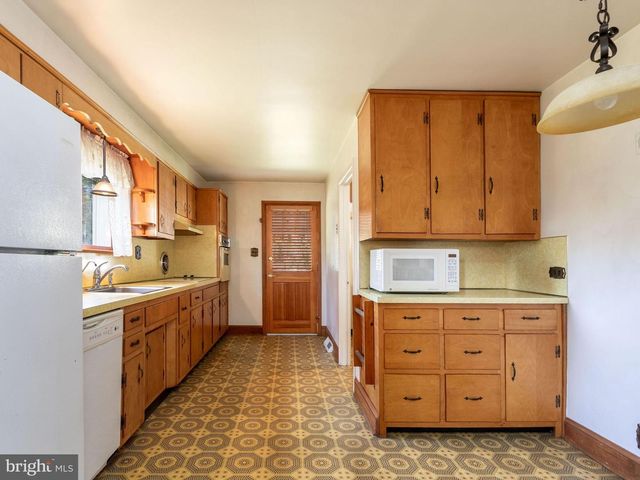 1104 ALMSHOUSE RD, Ivyland, PA 18974