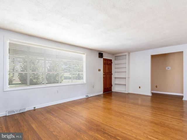 1104 ALMSHOUSE RD, Ivyland, PA 18974