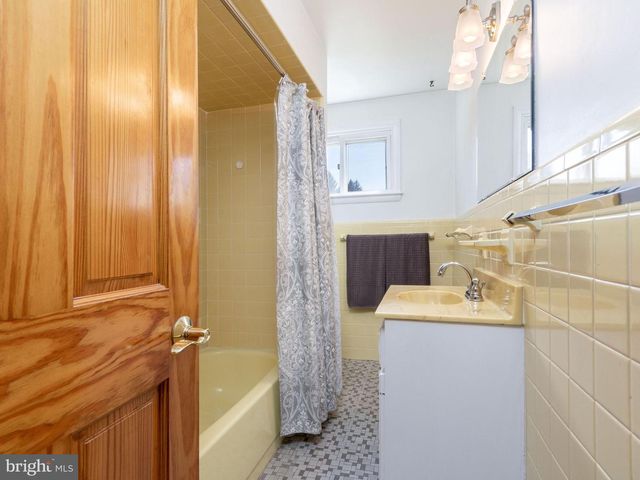 1104 ALMSHOUSE RD, Ivyland, PA 18974