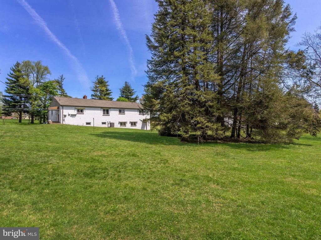 1104 ALMSHOUSE RD, Ivyland, PA 18974