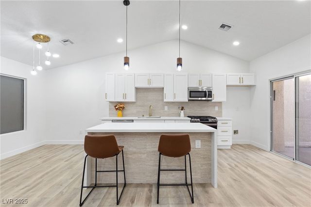 9512 Eagle Valley Drive, Las Vegas, NV 89134