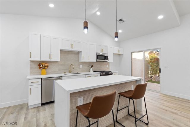 9512 Eagle Valley Drive, Las Vegas, NV 89134