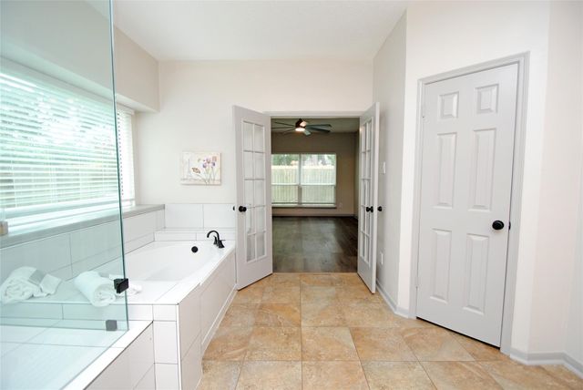 12427 Carlton Oaks Street, Tomball, TX 77377