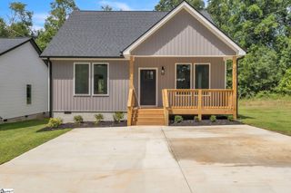331 Peachtree Street, Woodruff, SC 29388