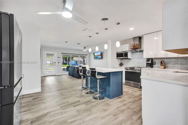 200 SE 3rd St, Pompano Beach, FL 33060