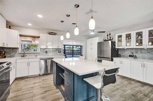 200 SE 3rd St, Pompano Beach, FL 33060