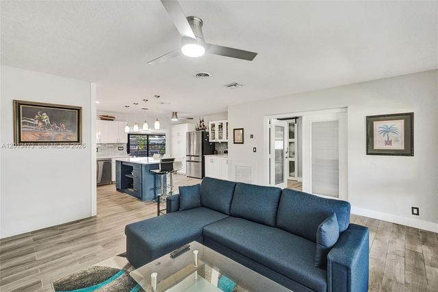 200 SE 3rd St, Pompano Beach, FL 33060