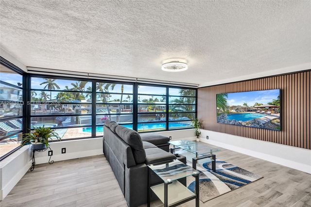 200 SE 3rd St, Pompano Beach, FL 33060