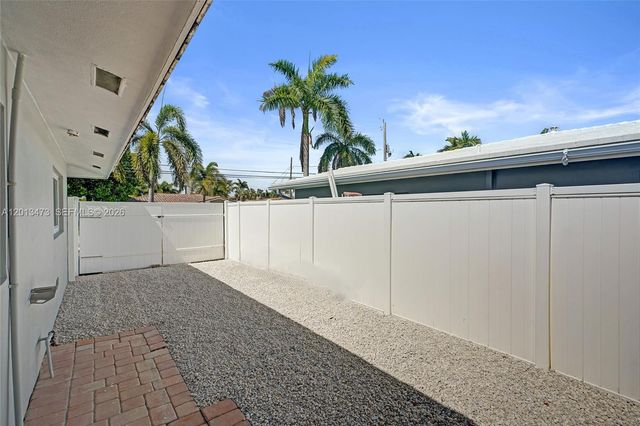 200 SE 3rd St, Pompano Beach, FL 33060
