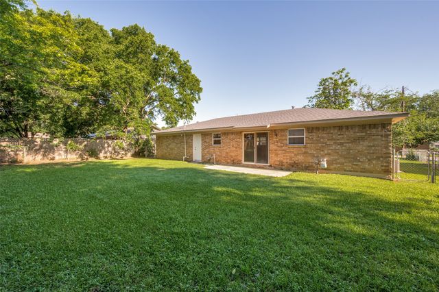 709 E Main Street, Pilot Point, TX 76258
