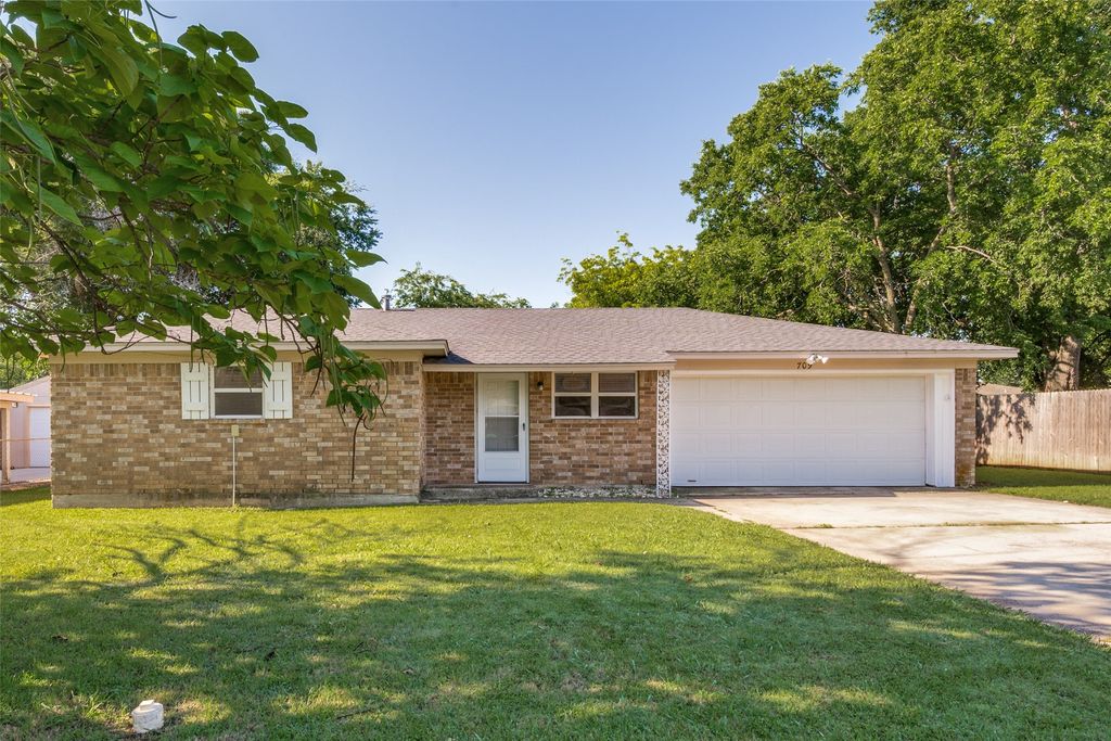 709 E Main Street, Pilot Point, TX 76258