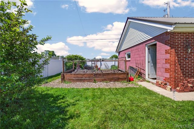 287 S Shore Blvd, Lackawanna, NY 14218