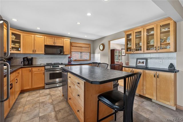 287 S Shore Blvd, Lackawanna, NY 14218