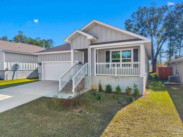 8669 Pathstone Blvd, Pensacola, FL 32526