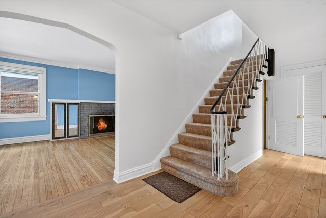 1820 S Prospect Avenue, Park Ridge, IL 60068