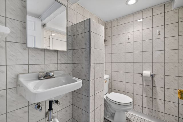 1820 S Prospect Avenue, Park Ridge, IL 60068