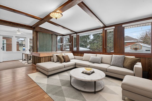 1820 S Prospect Avenue, Park Ridge, IL 60068