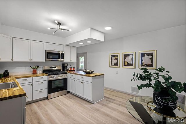 660 Herbst Drive, Florissant, MO 63031