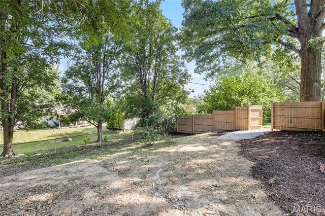 660 Herbst Drive, Florissant, MO 63031