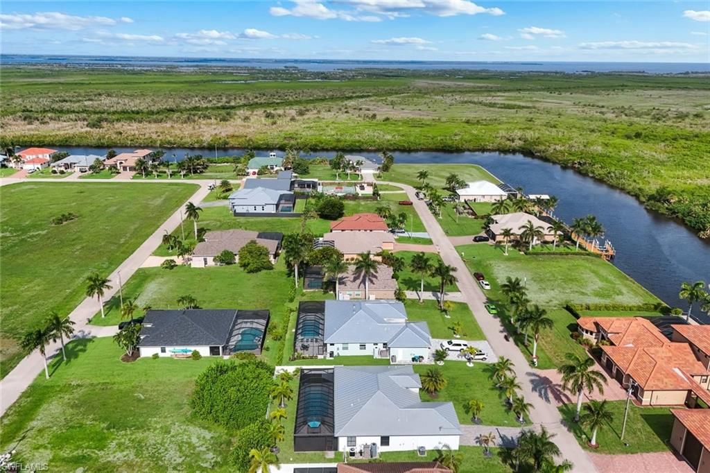 Image 3 of property listing at 4208 NW 13th ST, Cape Coral, FL 33993