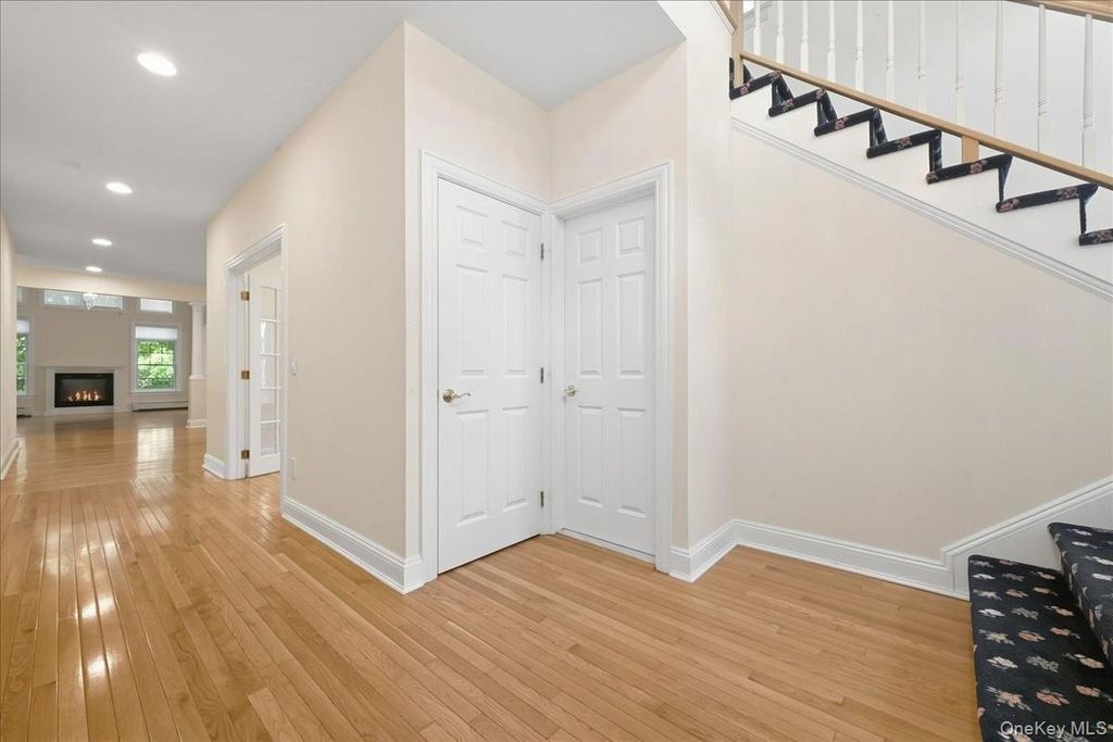 15 W Overlook, Port Washington, NY 11050 — photo 3