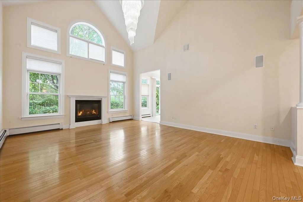 15 W Overlook, Port Washington, NY 11050 — photo 4