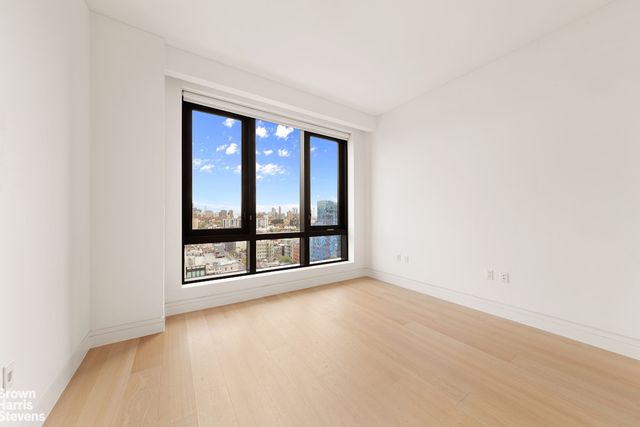 242 Broome St Apt 14D, New York City, NY 10002
