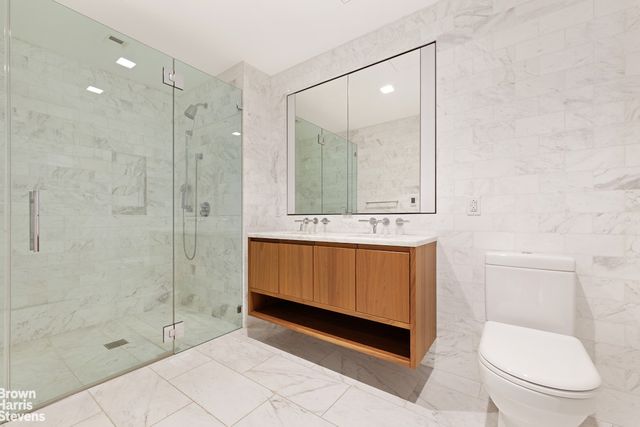 242 Broome St Apt 14D, New York City, NY 10002
