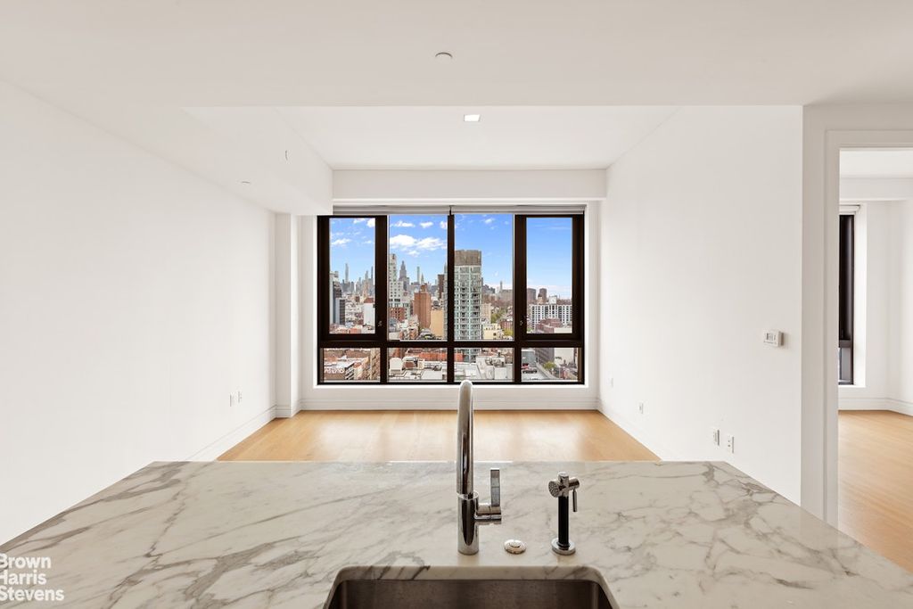242 Broome St Apt 14D, New York City, NY 10002