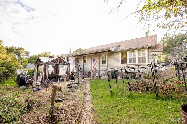 9958 South Road, Fairview Heights, IL 62208