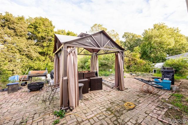 9958 South Road, Fairview Heights, IL 62208