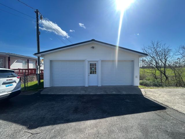 143 W State Highway 700, Whitley City, KY 42653