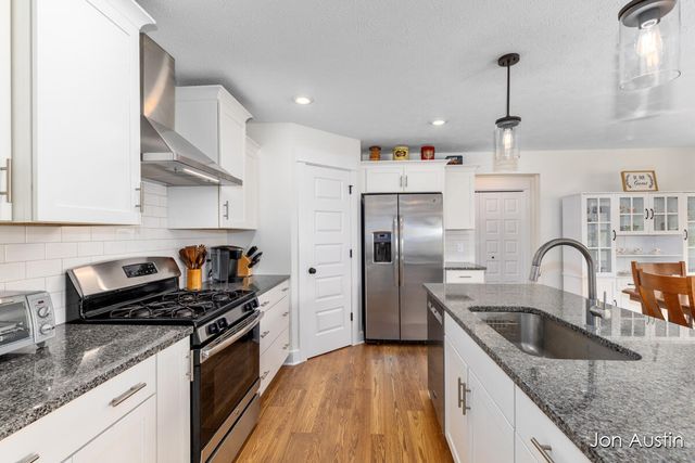2929 E Morgan Trail, Rockford, MI 49341
