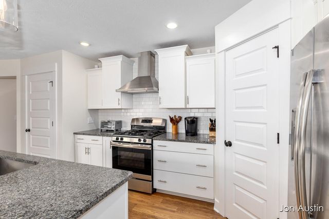 2929 E Morgan Trail, Rockford, MI 49341