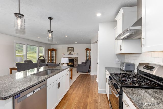 2929 E Morgan Trail, Rockford, MI 49341
