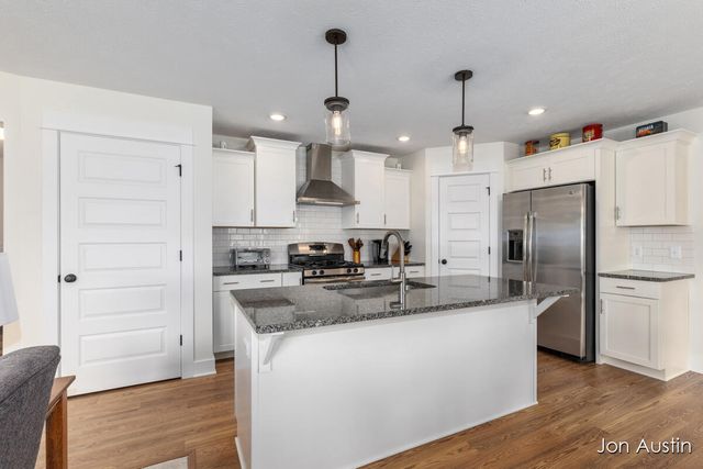 2929 E Morgan Trail, Rockford, MI 49341